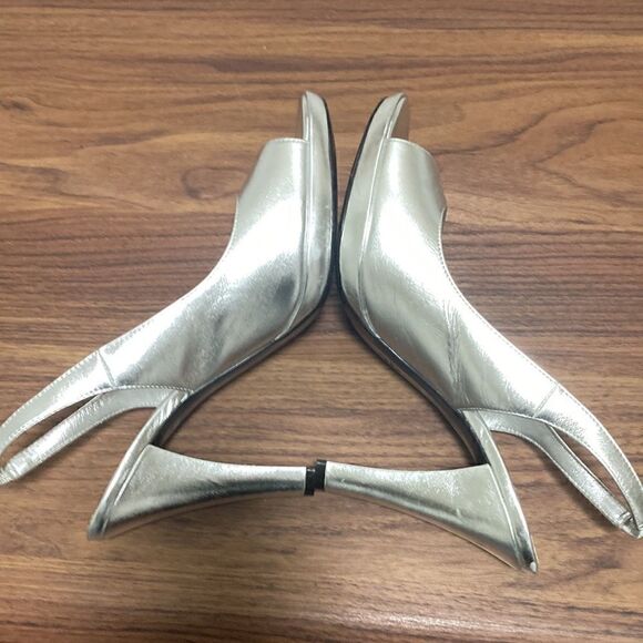 Saks Fifth Avenue Metallic Silver Slingback Platform Sandal with Peep Toe Size 7 - Picture 5 of 10